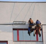 Ror�sovn�k na budov� M�P.