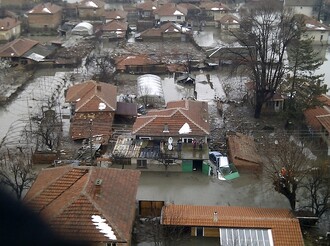 Bulharsk� obec Biser zaplaven� pot�, co se nad n� protrhla p�ehrada
