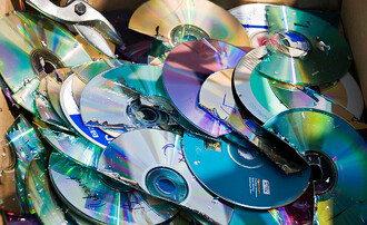 Vyřazená CD a DVD můžete odevzdat společnosti Rema Systém, která je pak nechá zrecyklovat.