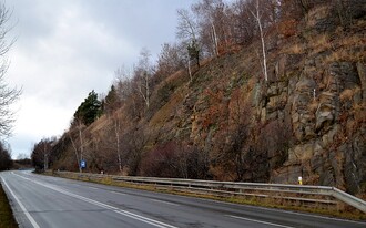� p�edpokl�dalo zde �SD migraci kamz�k�? (silnice II. t��dy t�sn� pod strm�m sr�zem navazuj�c� na ekodukt u Doln�ho �jezdu).