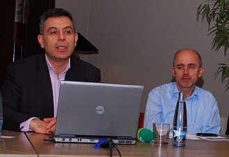 „Tesco se snaží snižovat nejen svou uhlíkovou stopu, ale i svých dodavatelů. A chce také umožnit snížit uhlíkovou stopu svým zákazníků,“ tvrdí  Vesselin Barliev (vlevo). Miroslav Friml vpravo)