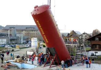  Slunce by se na celkové výrobě tepla mělo podílet zhruba 16 %. Nádrž uchovávající tepelnou energii z termálního solárního systému.