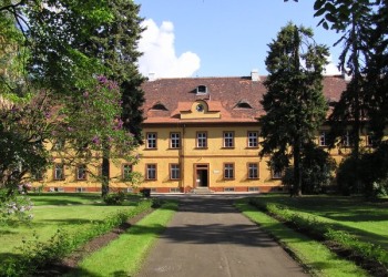 -Foto Památník Terezín: Správní budova, během okupace tzv. "Herrenhaus"-