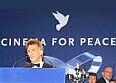 -Dustin Hoffman na večeru UNICEF Gala Cinema for Peace během Berlinale kritizuje postoj USA k Iráku-