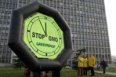 -Greenpeace vede kampaň proti uvolňování GMO do životního prostředí. Podle průzkumu veřejného mínění si až 80% obyvatel EU nepřeje využívání GMO v potravinách a zemědělství/Foto Greenpeace -