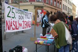 - V Brně aktivisté a aktivistky upozorňovali na Mezinárodní den proti násilí na ženách -