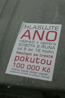 - Brno před referendem zaplavily nálepky, letáčky a plakáty zvoucí k referendu -