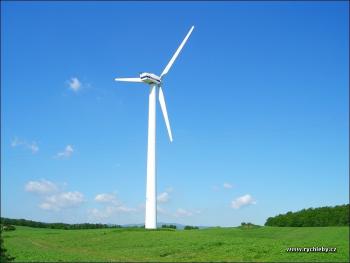 -ilustrační foto: Obecní větrná elektrárna ve Velké Kraši v podhůří Rychlebských hor-