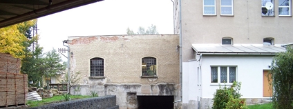 Shořalý mlýn - Náhon Jizery, pod mostem silnice I/35 Foto: ŠJů Wikimedia Commons