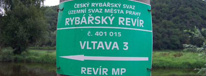 Libčice nad Vltavou, okres Praha-západ. Vltavská, označení rybářského revíru.