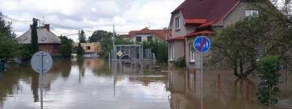 Povodeň v Ostravě. Ulice bratří Sedláčků, Svinov.