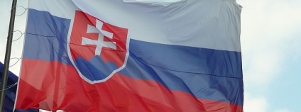 Slovenská vlajka u NR v Bratislavě. Foto: Jan Geier Wikipedia Commons