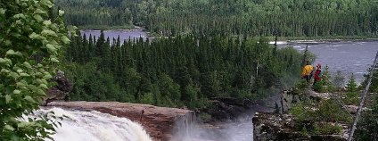 Tupatukasi Waterfall, Broadback River, Quebec Foto: Lkovac Wikimedia Commons