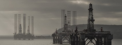 Stará ropná plošina Foto: joiseyshowaa Flick