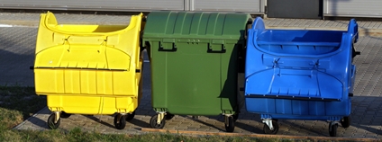 Prázdné kontejnery na tříděný odpad Foto: Depositphotos