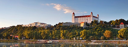 Bratislavský hrad nad Dunajem Foto: Depositphotos