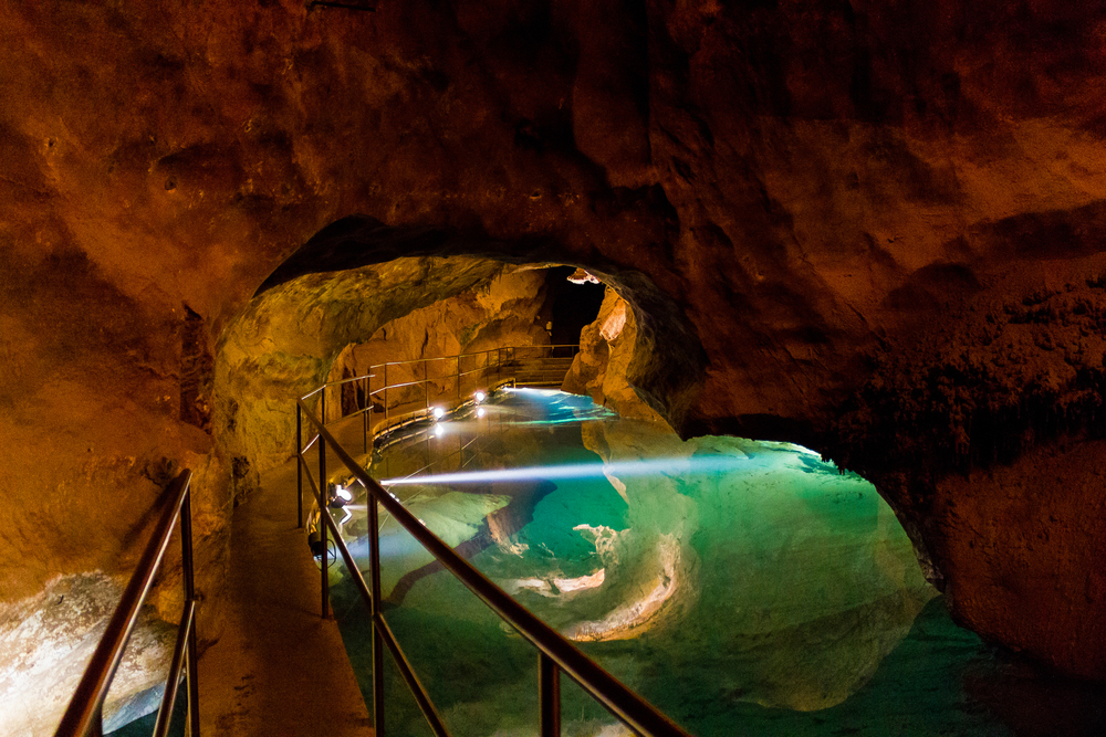 Australské jeskyně Jenolan Caves byly na 18 měsíců uzavřeny. Kvůli sérii nepříznivých klimatických jevů