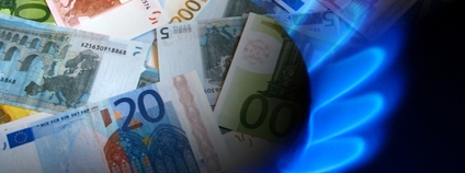 Eurové bankovky a hořící plyn Foto: Depositphotos Eurové bankovky a hořící plyn Foto: Depositphotos