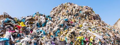 Hromada plastového odpadu Foto: Depositphotos