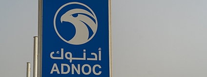 Logo těžební společnosti ADNOC Foto: Depositphotos
