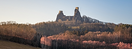 Hrad Trosky v zimě Foto: Depositphotos