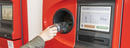 Automat na vrácení petek a plechovek ve Švédsku Foto: Depositphotos