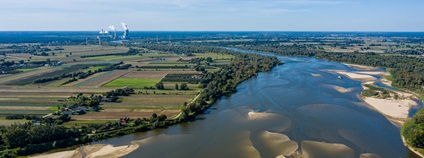 Řeka Visla a tepelná elektrárna Kozienice Foto: Depositphotos