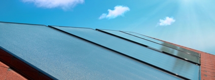 Solární panel na střeše Foto: Depositphotos