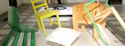Designblok´11: židle z různých recyklovaných materiálů. Foto: Zdeňka Vítková / Ekolist.cz
