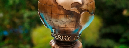 Soška E.ON Energy Globe Award, neboli &quot;eko Oskar&quot; Foto: www.energyglobe.cz