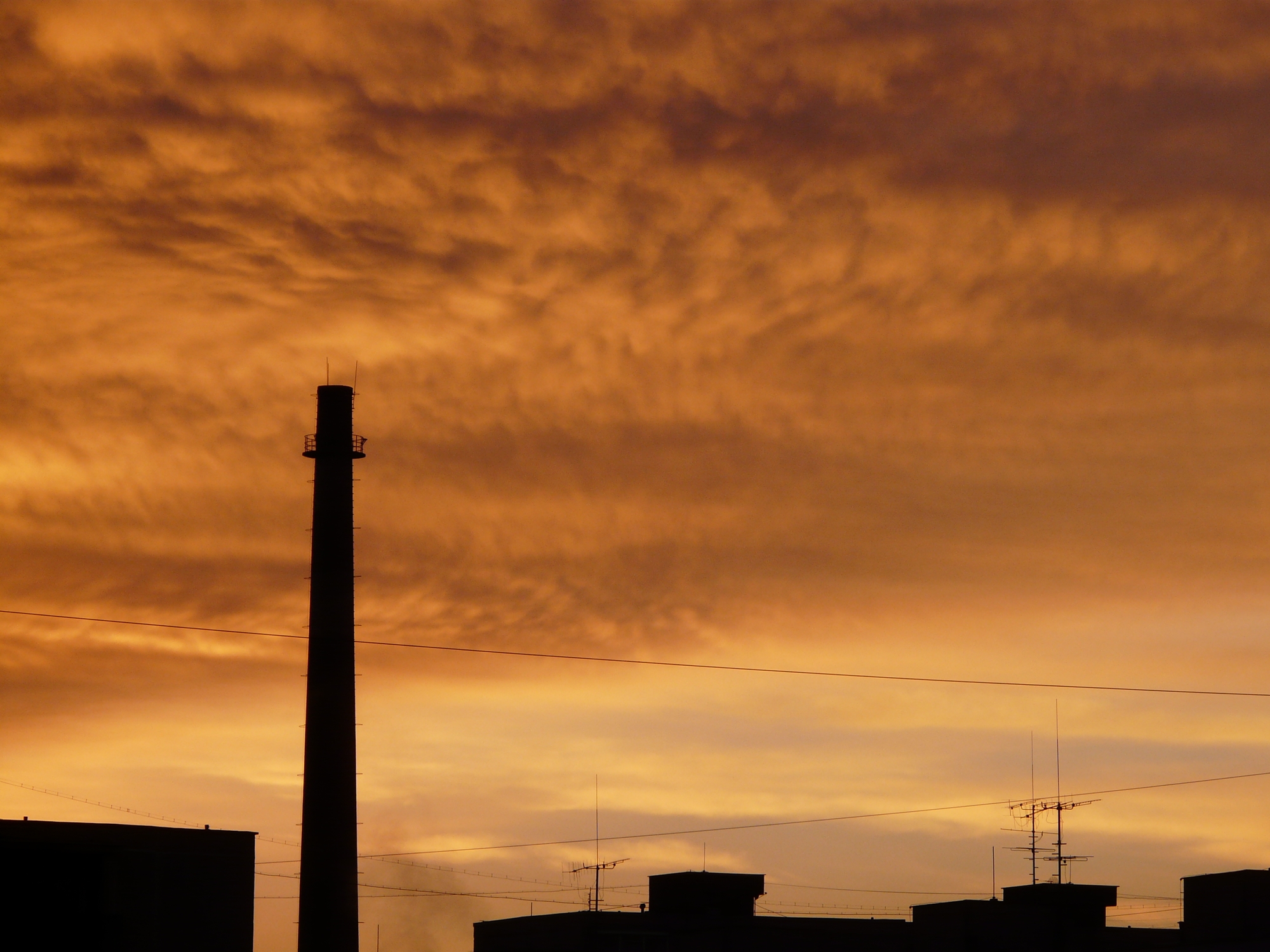 Emise skleníkových plynů v Česku klesly poprvé od roku 1990 pod hranici 100 milionů tun CO2, meziročně o 15 %