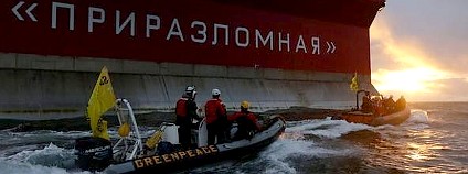 Greenpeace na ruské ropné plošině v Arktidě Foto: Denis Sinyakov Greenpeace