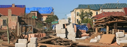 Obec Hrušky zničená tornádem Foto: Martin Strachoň (Bazi) Wikimedia Commons