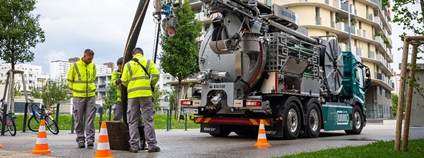 První vídeňské kanalizační vozidlo na elektrický pohon se systémem recyklace vody. Foto: Manu Grafenauer Mezinárodní kancelář města Vídně v Praze