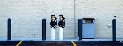 Dobíjecí stanice pro elektromobily Foto: Kevin Zolkiewicz Flickr.com