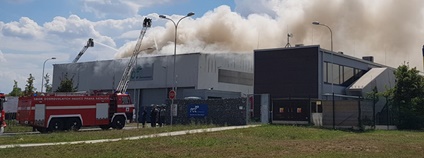 Požár haly s odpadem v pražských Kyjích Foto: Generální ředitelství Hasičského záchranného sboru ČR Požár haly s odpadem v pražských Kyjích Foto: Generální ředitelství Hasičského záchranného sboru ČR