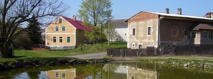 Ratiboř, náves s rybníkem Foto: Petr Kinšt Wikimedia Commons