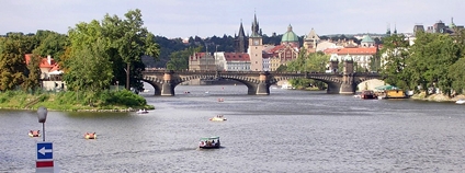 Praha, pohled z Jiráskova mostu. Foto: cs:ŠJů Wikimedia Commons