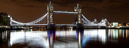 Londýnský Tower Bridge s LED osvětlením