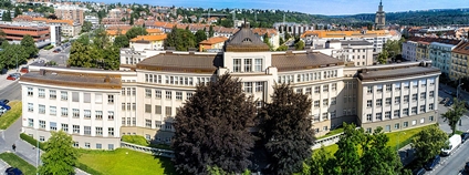 Ústav organické chemie a biochemie AV ČR Foto: IOCB Prague Wikimedia Commons