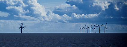 Větrná farma na moři Foto: The Nick Page Flickr
