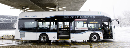 Autobus na vodík, který začíná svůj zkušební provoz ve Vídni.