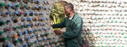 Češi postavili v Senegalu tři bungalovy z PET lahví Foto: Yagana Lucky zone
