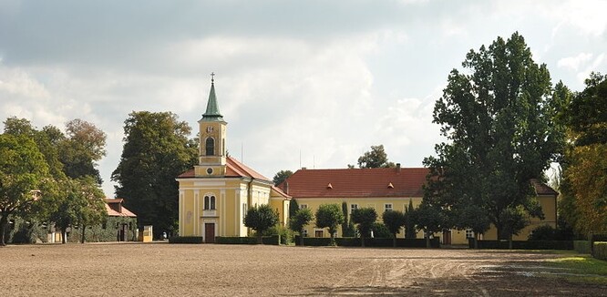 Areál hřebčína v Kladrubech nad Labem.