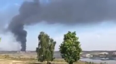Hala s linkou na drcení odpadu hořela od středečních 13:00. 