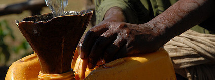 Ruční pumpa na vodu Foto: waterdotorg Flickr