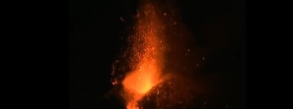 Etna chlící lávu 