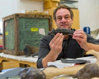 Gregory Erickson je profesor biologie na Floridské státní univerzitě.