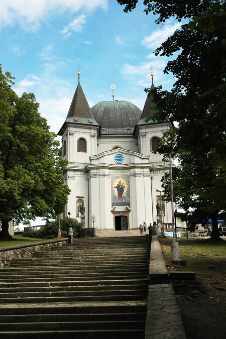 Hostýnské vrchy, často nazývané „Hostýnky“, nemají velký turistický potenciál Alp, ani Krkonoš nebo blízkých Beskyd. Měly by zůstat komorním územím otevřeným zejména pro klidnou rodinnou turistiku, místem odpočinku pro načerpání duševních sil nebo rozjímání. Z kulturně-historických charakteristik je nutné zmínit jedinečný význam Sv. Hostýna jako poutního místa nejen v rámci ČR, ale i celé křesťanské Evropy