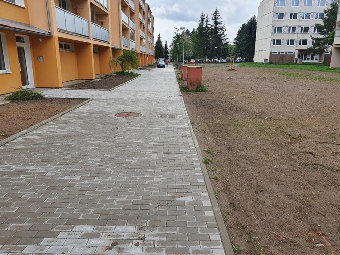 Obrázek 2 Zapuštění obrubníku do stejné výšky jako je chodník.